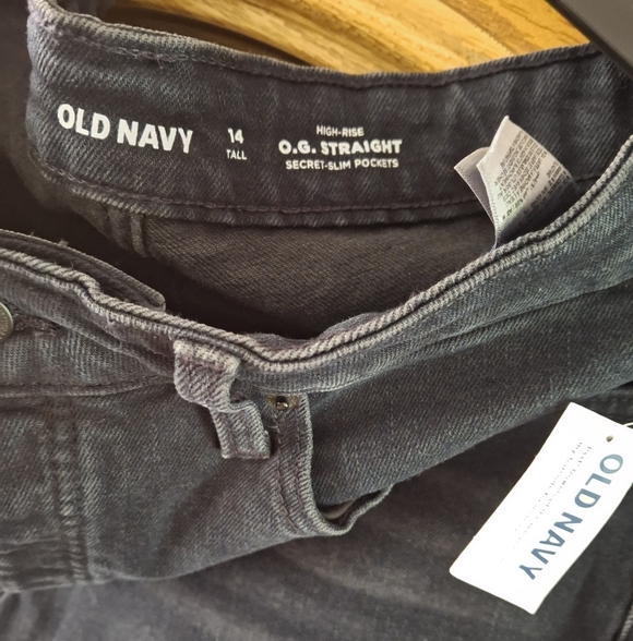 Old Navy Women's Black O.G. Straight Leg High Rise Ripped Jeans - Picture 5 of 7